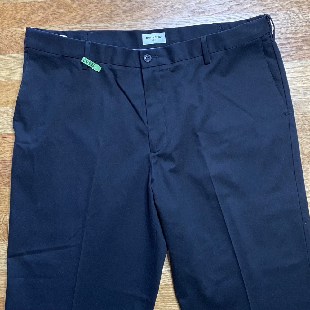 Dockers Chino Pants Men W42 L30 Black Straight Leg Stretch Cotton Teacher Work - Picture 2 of 10